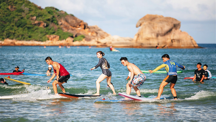 高端酒店领跑、旅游产品不断创新,海南暑期滨海游市场红火