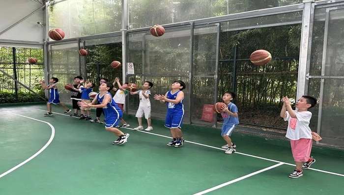 普陀萌娃化身“灌篮高手”!“乐学成长”公益课精彩不断