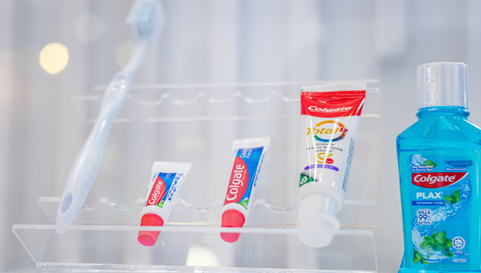 高露潔牙膏;牙縫填上;醫(yī)學(xué)奇跡;過度宣傳