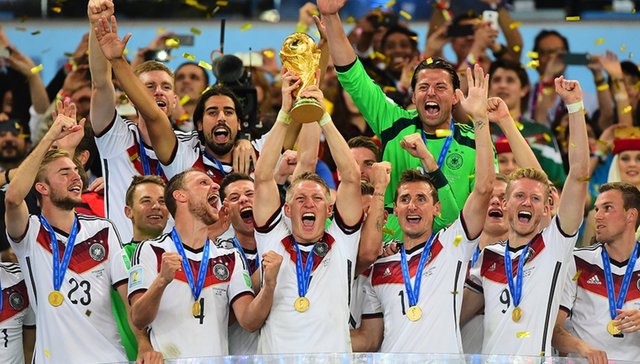 10个瞬间告诉你， 两个世界杯冠军之间的24年，德国队是如何一步步走过来的