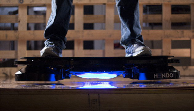 科幻电影里的悬浮滑板要成真了，带你装逼带你飞