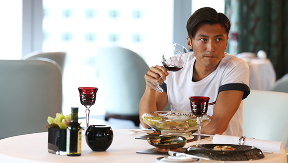 谢霆锋做了上市公司老板 上头条完全不用靠王菲