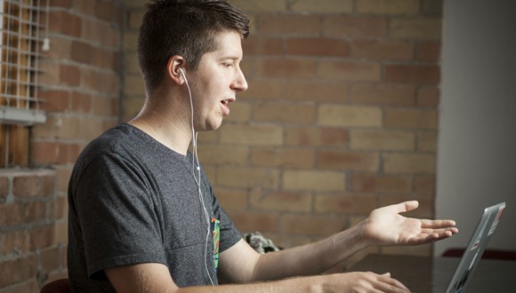 大学毕业生如何在一个月赚6.6万美元，而且不是全职？