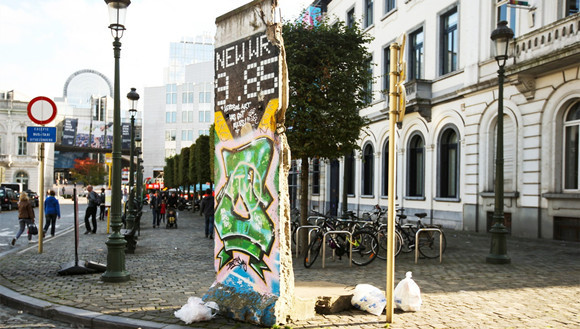 25年之后，倒塌的柏林墙连同对自由的追求一起，散布在了世界各地