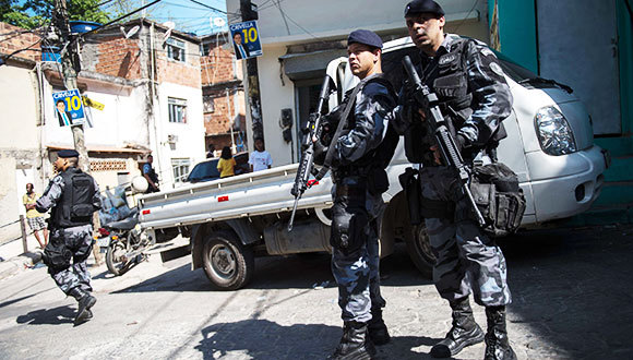 巴西警察平均每天杀死6人 里约热内卢的警察最疯狂