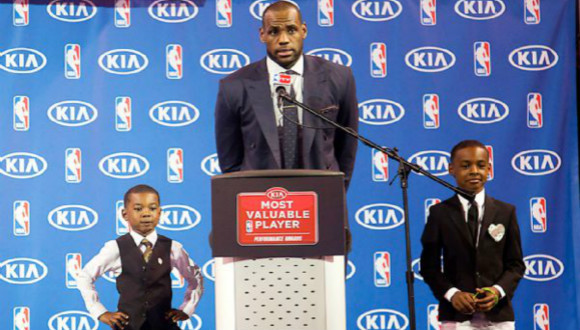 勒布朗·詹姆斯,NBA,美式足球