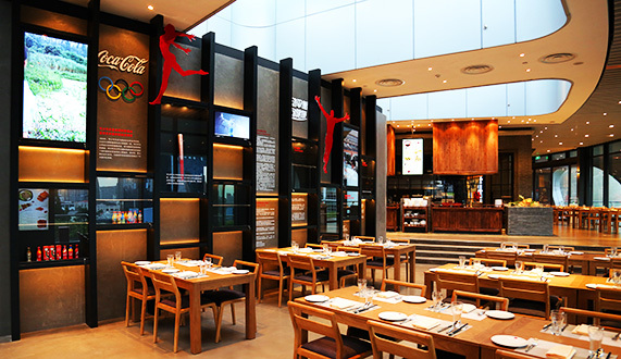 全球首家可口可乐主题餐厅上海开业  就在东方明珠电视塔里面