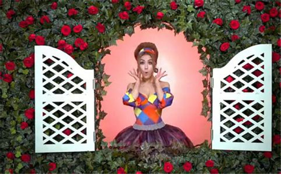 王蓉的神经洗脑歌《小鸡小鸡》就是2014年的《江南Style》