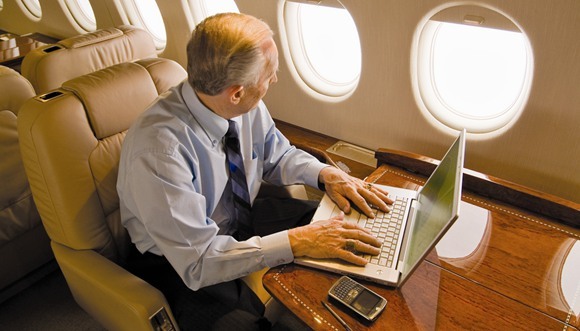 超级通勤族：从公司到家可能上千公里