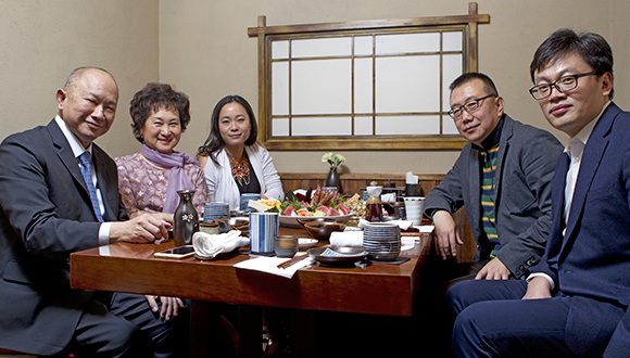 与吴宇森一家共进晚餐