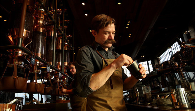 星巴克第一家咖啡烘焙体验馆开业，简直就像威利·旺卡的巧克力工厂