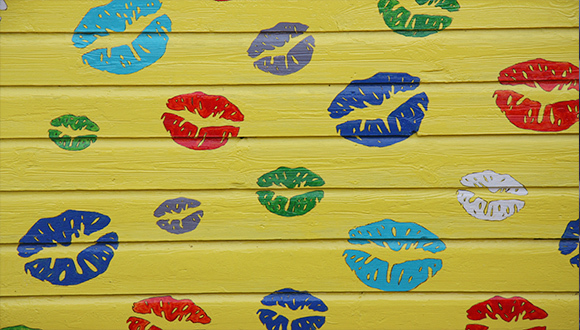 指甲油,唇膏,红底鞋