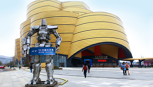 王思聪女友引发轰动,万达IPO,王健林与马云交锋,武汉万达城