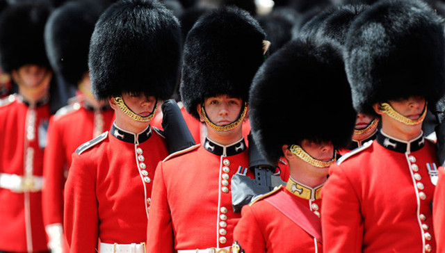 皇家卫队,圣詹姆斯宫,克拉伦斯王府,英国女王,查尔斯王子