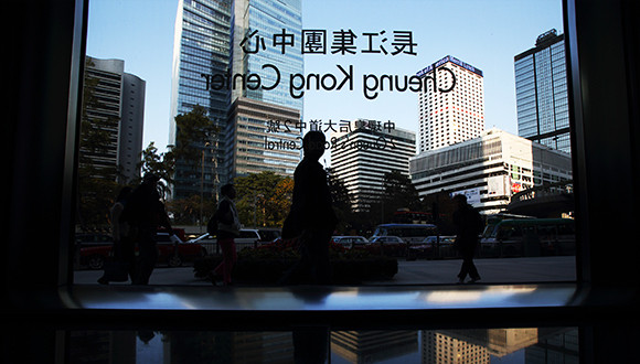 李嘉诚撤离香港