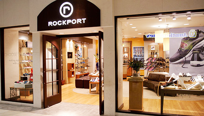 阿迪达斯出售乐步