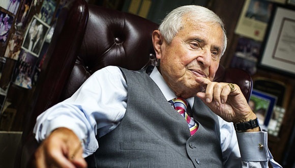 从纳粹大屠杀幸存者到白宫 “御用裁缝”