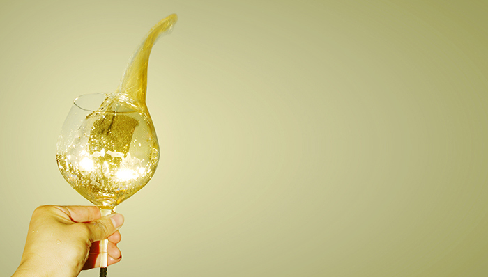 白酒添加金箔,白酒行业低迷