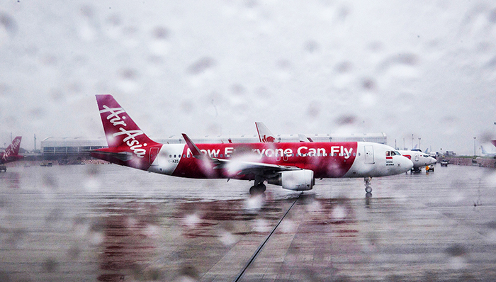 亚航空难,股价暴跌后回升