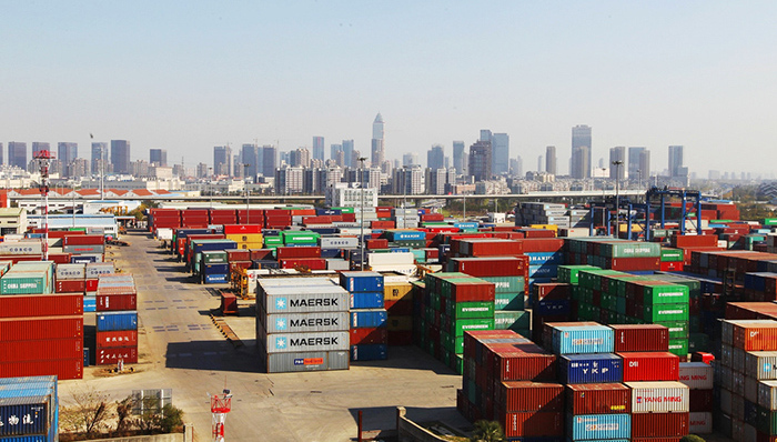 进出口总值下降,贸易顺差