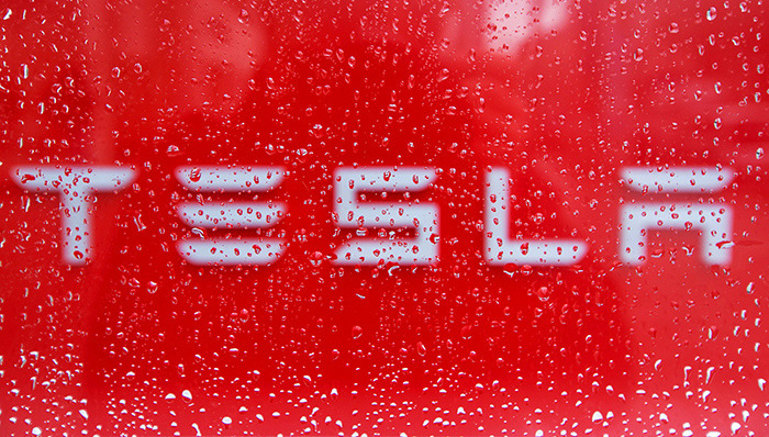 特斯拉股价暴跌,