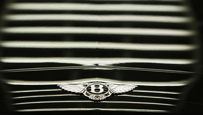 豪车品牌推出跨界产品,豪车品牌也卖香水、皮具等