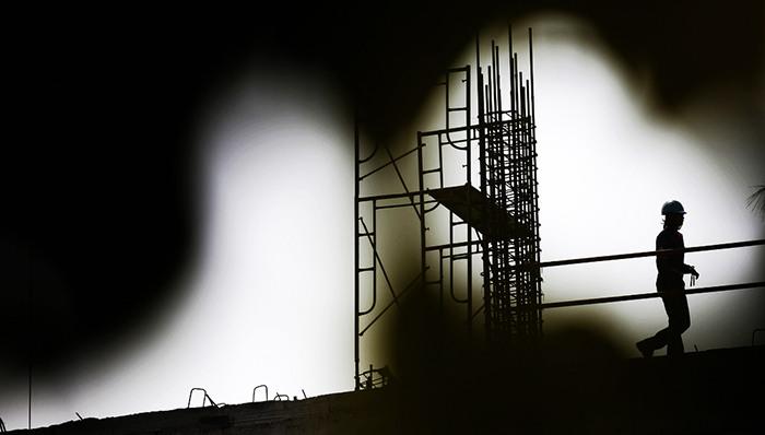 两会聚焦新常态下的经济增速,下调增速目标适应新常态