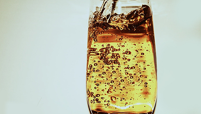 百事立顿推出气泡茶,轻食风潮,碳酸饮料销售额下降