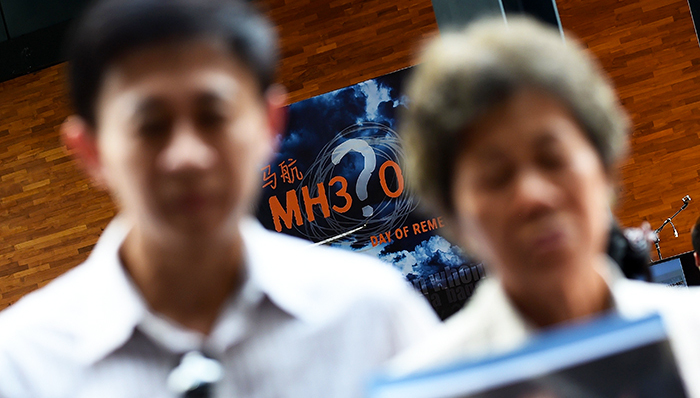 马航客机失事一周年,乘客家属抗议马来西亚政府,马来西亚政府公布事故报告