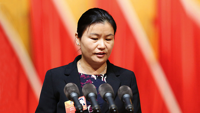 苹果公司正式发售Apple,Watch,蓝思科技控制人周群飞登上中国女首富宝座