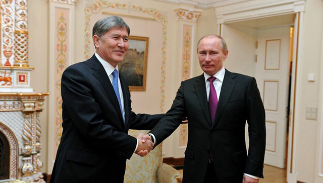 普京现身圣彼得堡 笑称没有八卦的生活很无聊