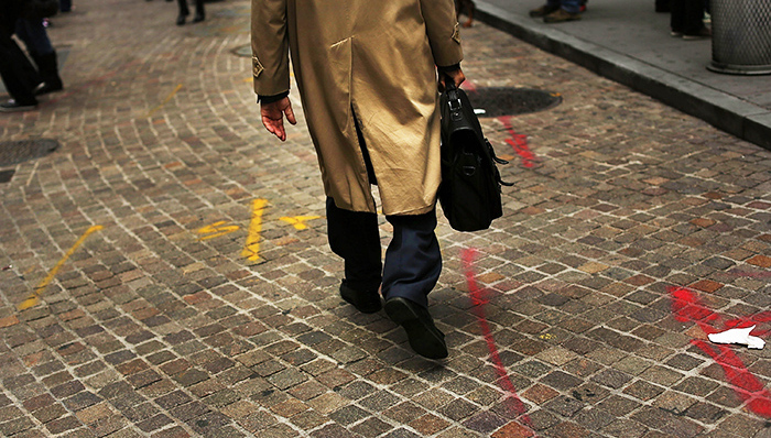 华尔街投资银行因投资能源公司蒙受损失