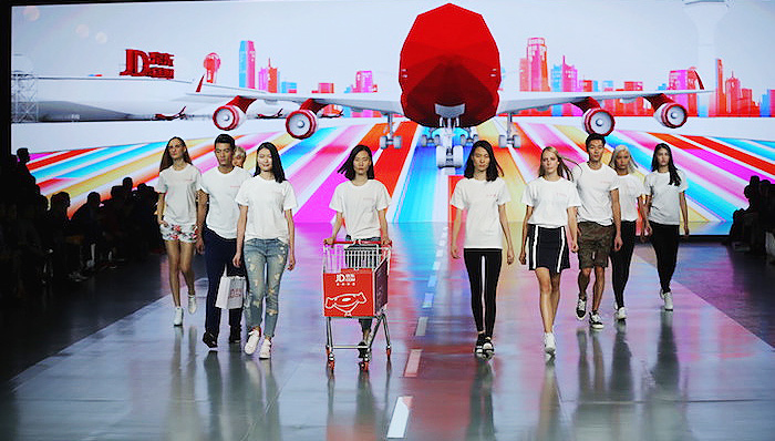 京东拓展时装业务,京东开设时尚频道,诸多服装品牌入驻京东,京东服装城