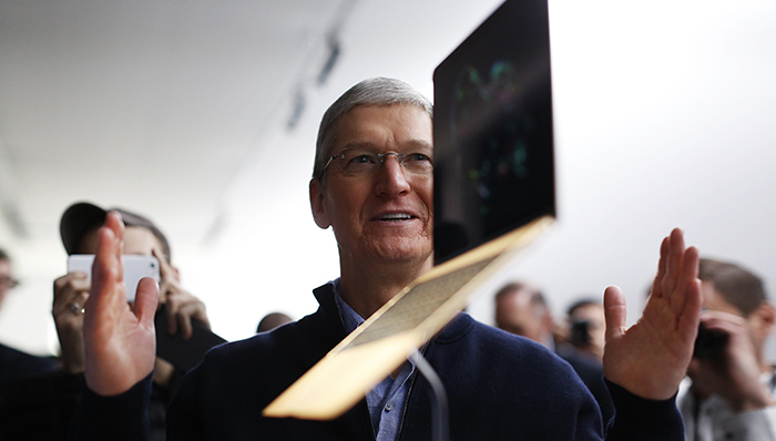 投资界看好苹果股价,iWatch发布助推苹果股价上涨,苹果进军电动汽车领域,苹果挖角特斯拉工程师