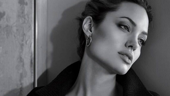 安吉丽娜·朱莉