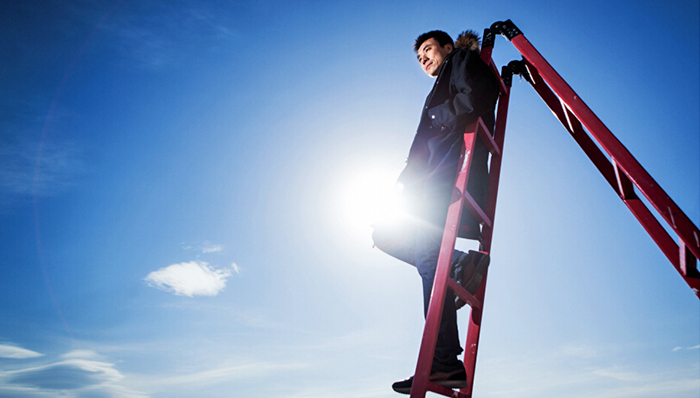 王微创办追光电影