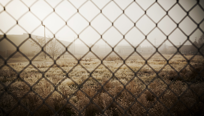 2014年土地出让收入增速放缓,房地产业增速下滑,违法违规用地