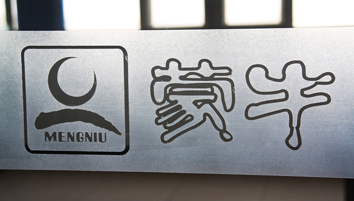 蒙牛2014年业绩暴增,雅士利净利润大跌,蒙牛液态奶市场占比第一,雅士利转型缓慢