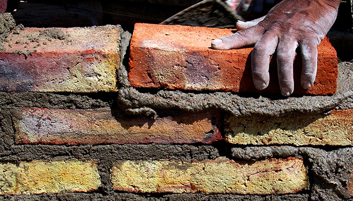 中国城市化进程处于高点,水泥产量和消耗量庞大,给中国经济埋下隐患