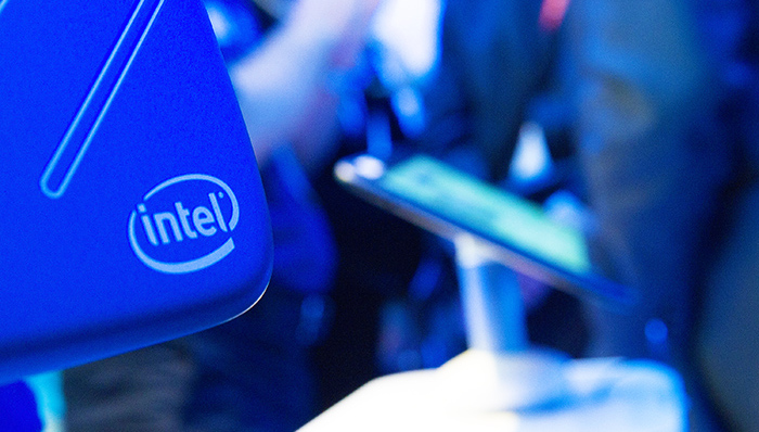 英特尔收购Altera,英特尔加快移动业务转型,PC芯片业务下滑