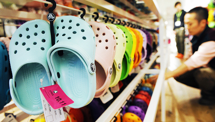 Crocs丑鞋重回市场