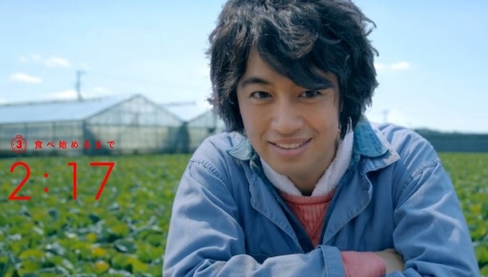 现在买日清泡面 “送”日本男明星