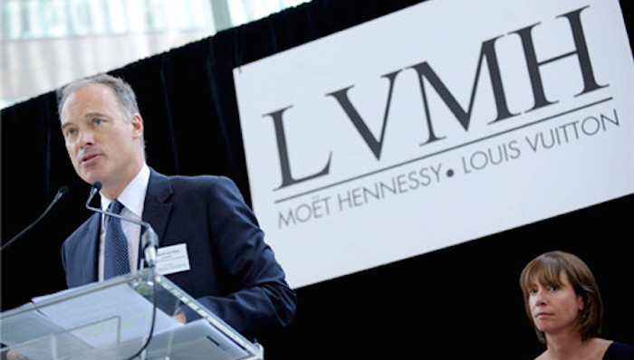 财报中同时特别提到了Fendi、Celine、Givenchy、Kenzo在时装皮具业务中的优秀业绩