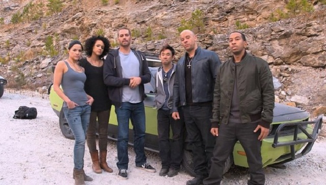 《王牌特工》玩空中跳伞都out了，《速度与激情7》空中跳车是怎么拍出来的