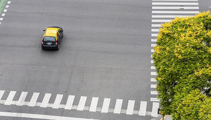 出租车市场特许经营体制受质疑,全国专车第一案开庭审理