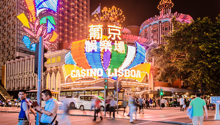 澳门望借内地游客来“对冲”博彩业收入下滑
