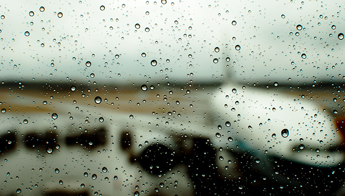 深圳发暴雨红色预警,机场取消61个航班