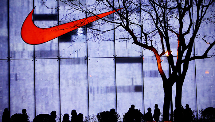 耐克为美国警方打折后惹社会舆论不满