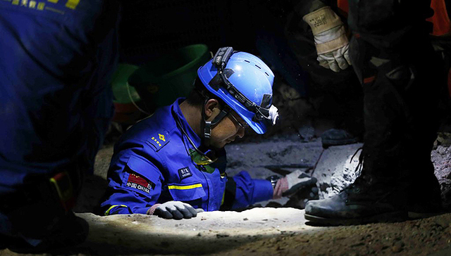 尼泊尔救灾中国人参与度爆发性增长