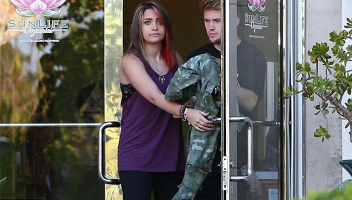 迈克尔杰克逊女儿订婚